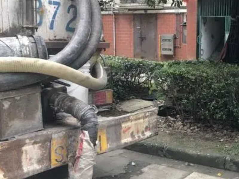 杭州银湖诲人不倦公司清理沉淀池，清理工程管道